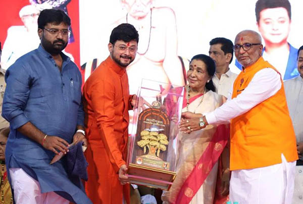 Amolraje Janmejayraje Bhosale, Swwapnil Joshi, Asha Bhosle, Janmejayraje Vijaysinhraje Bhosale